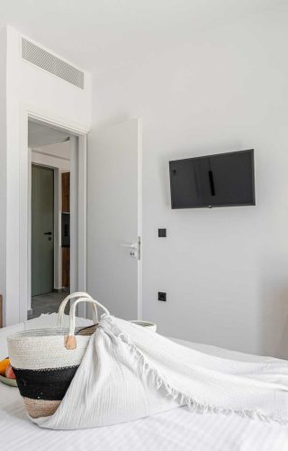 &Alpha;&Phi;&Rho;&Omicron;&Delta;&Iota;&Tau;&Eta;-(33)